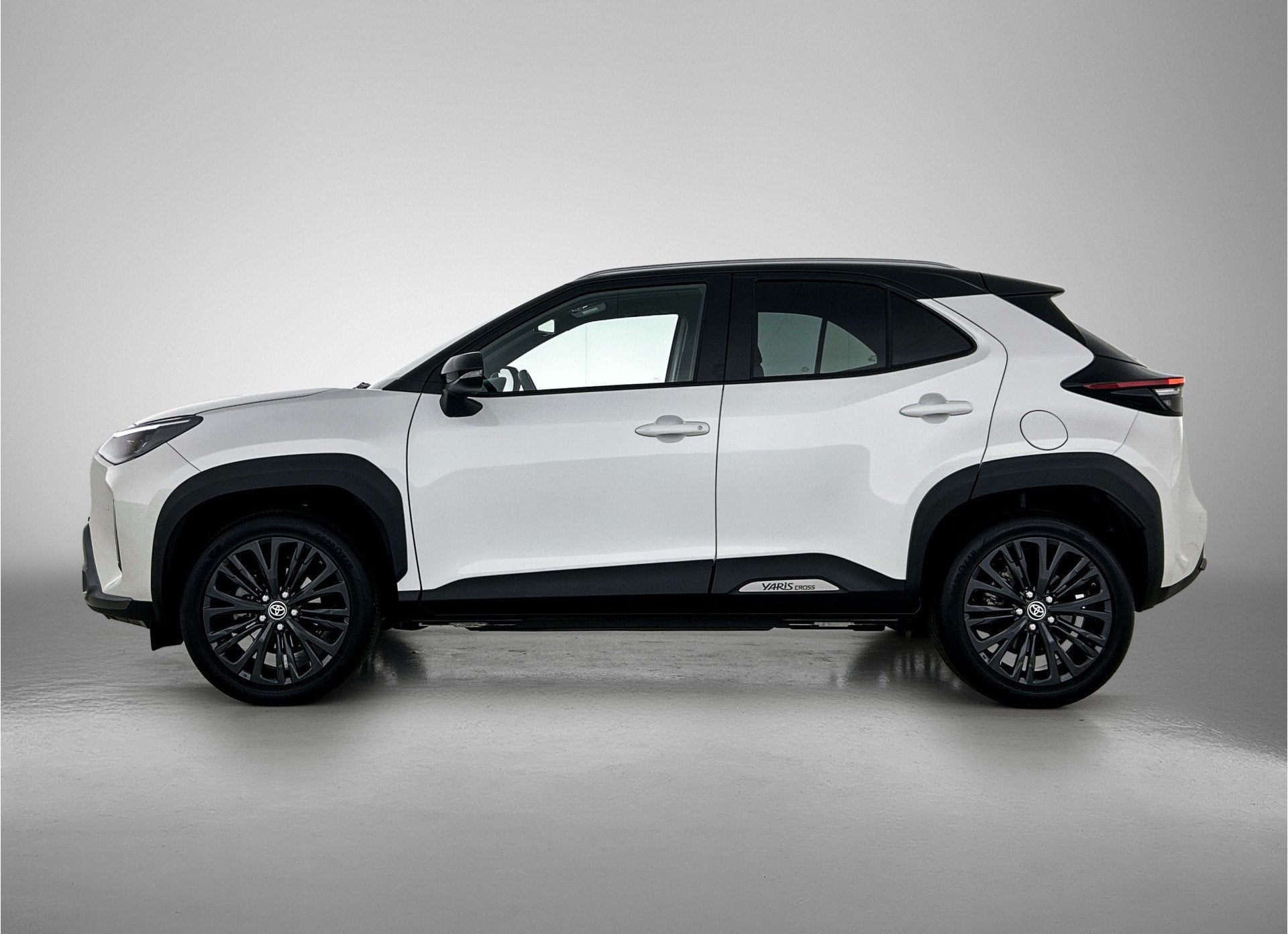 Toyota Yaris Cross 1.5 Hybrid Adventure | JBL | Head-Up Disp, Auto's, 12 maanden, Gebruikt, Wit, Bedrijf