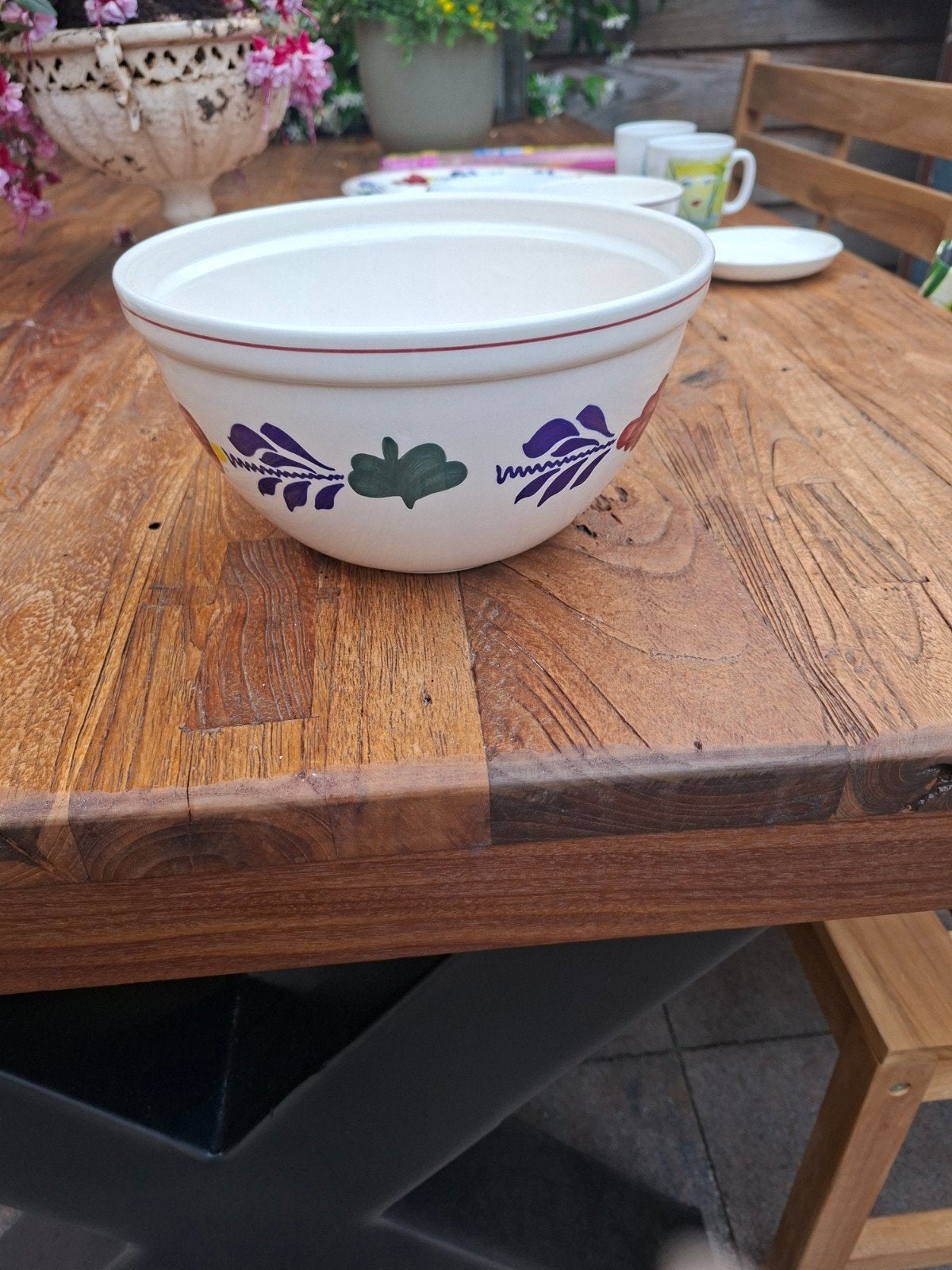 Vintage aardewerk beslagkom met bloemmotief, Gebruikt, Schaal, Rond, Ophalen of Verzenden