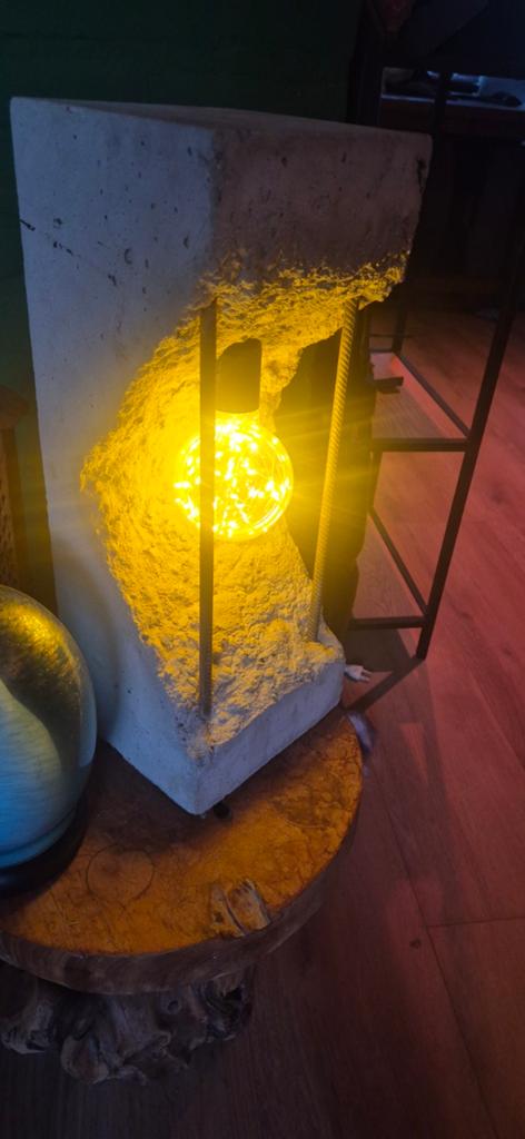 Betonlamp, Ophalen