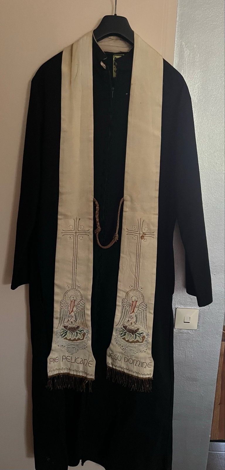 Priesterkostuum met stola en accessoires - Maat 52, Ophalen of Verzenden, Gebruikt, Pak of Jurk