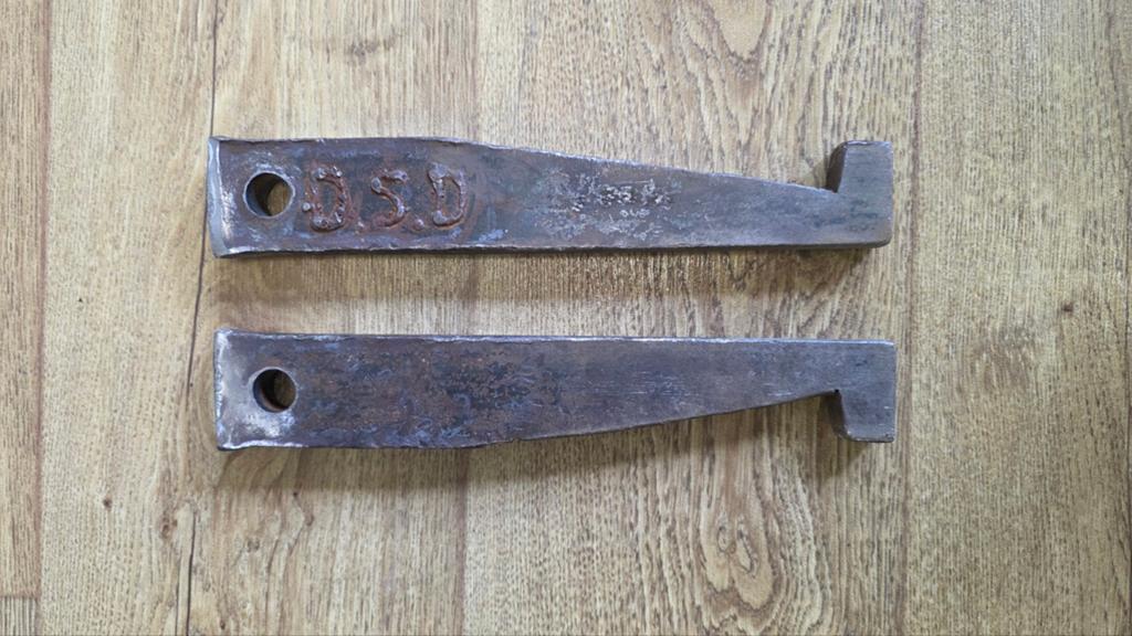2 stuks Selconplaat haken - Stevige metalen haken, Ophalen of Verzenden, Gebruikt