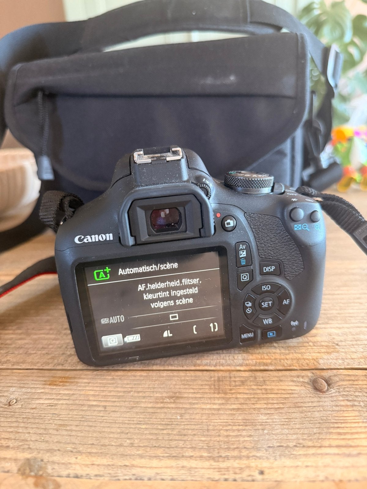 Canon EOS 2000D amper gebruikt., Audio, Tv en Foto, Fotocamera's Digitaal, Ophalen of Verzenden, Zo goed als nieuw, Canon, 8 keer of meer