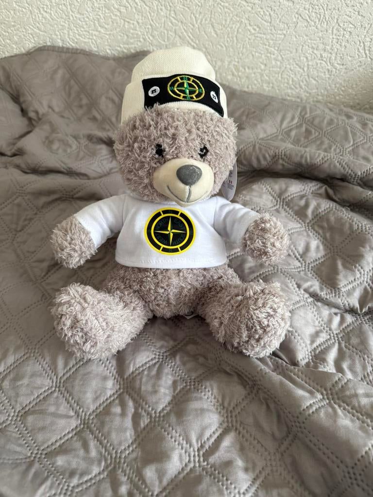 STONE ISLAND BEERTJE, Kinderen en Baby's, Speelgoed | Knuffels en Pluche, Ophalen of Verzenden, Nieuw, Beer, Klein (minder dan 20 cm)