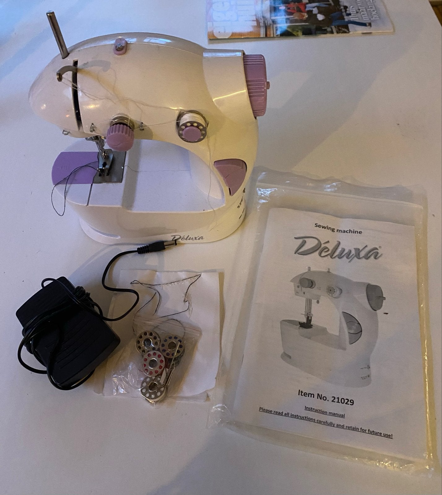 Mini draagbare naaimachine voor beginners - Nieuw!, Ophalen, Nieuw, Naaimachine