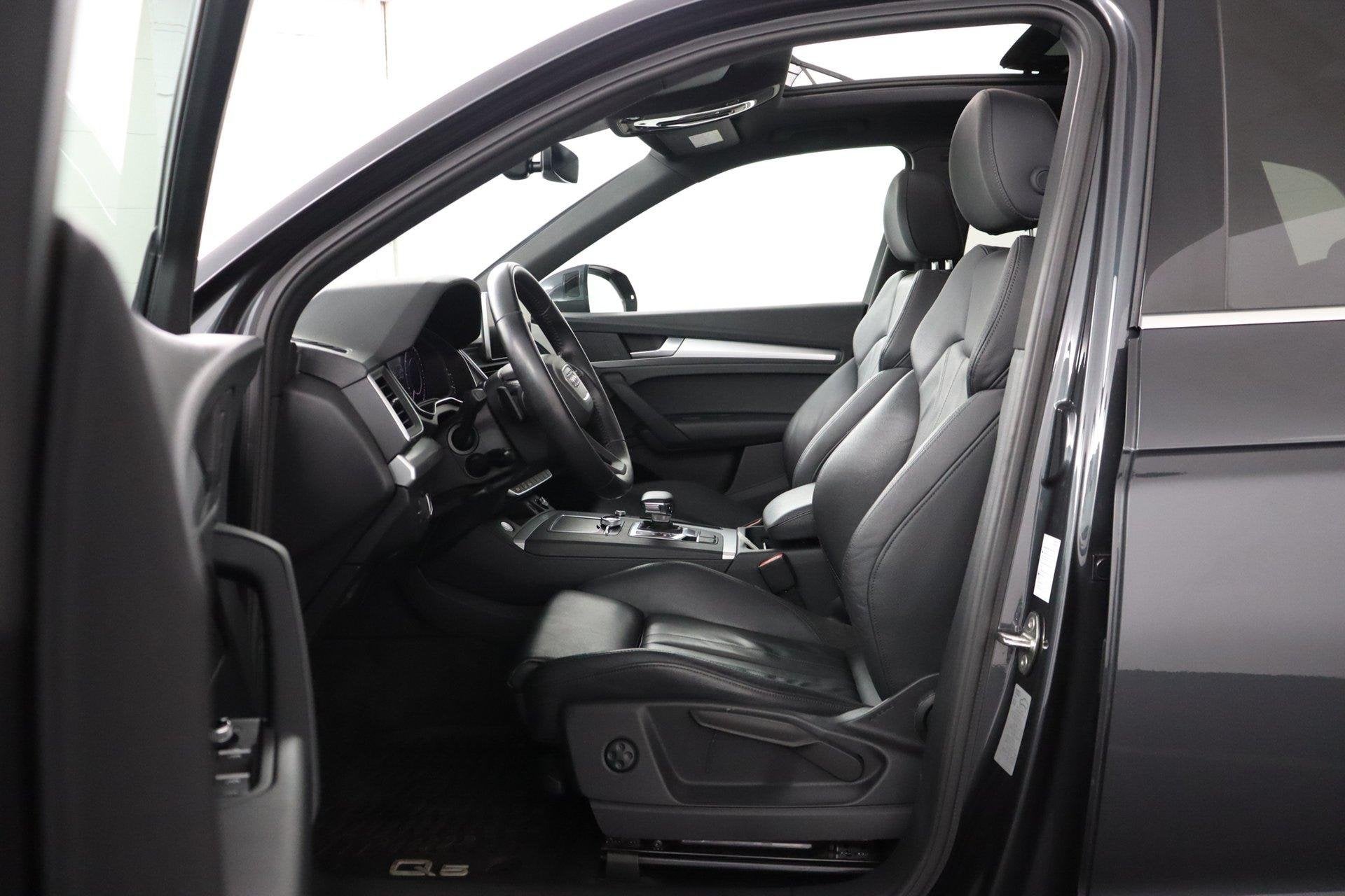 Audi Q5 50 TFSI e quattro S edition |DOH|Pano|Trekhaak|Lucht, Automaat, 4 cilinders, Leder en Stof, Bedrijf