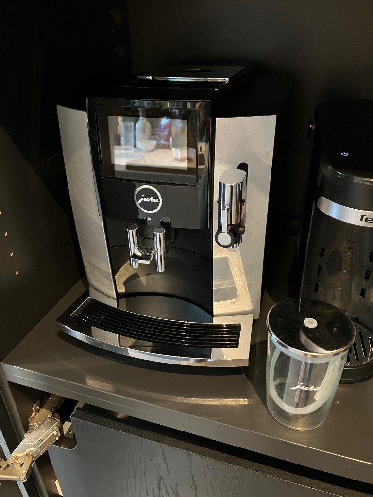 Prachtige Jura S8, Ophalen, Espresso apparaat, 10 kopjes of meer, Zo goed als nieuw