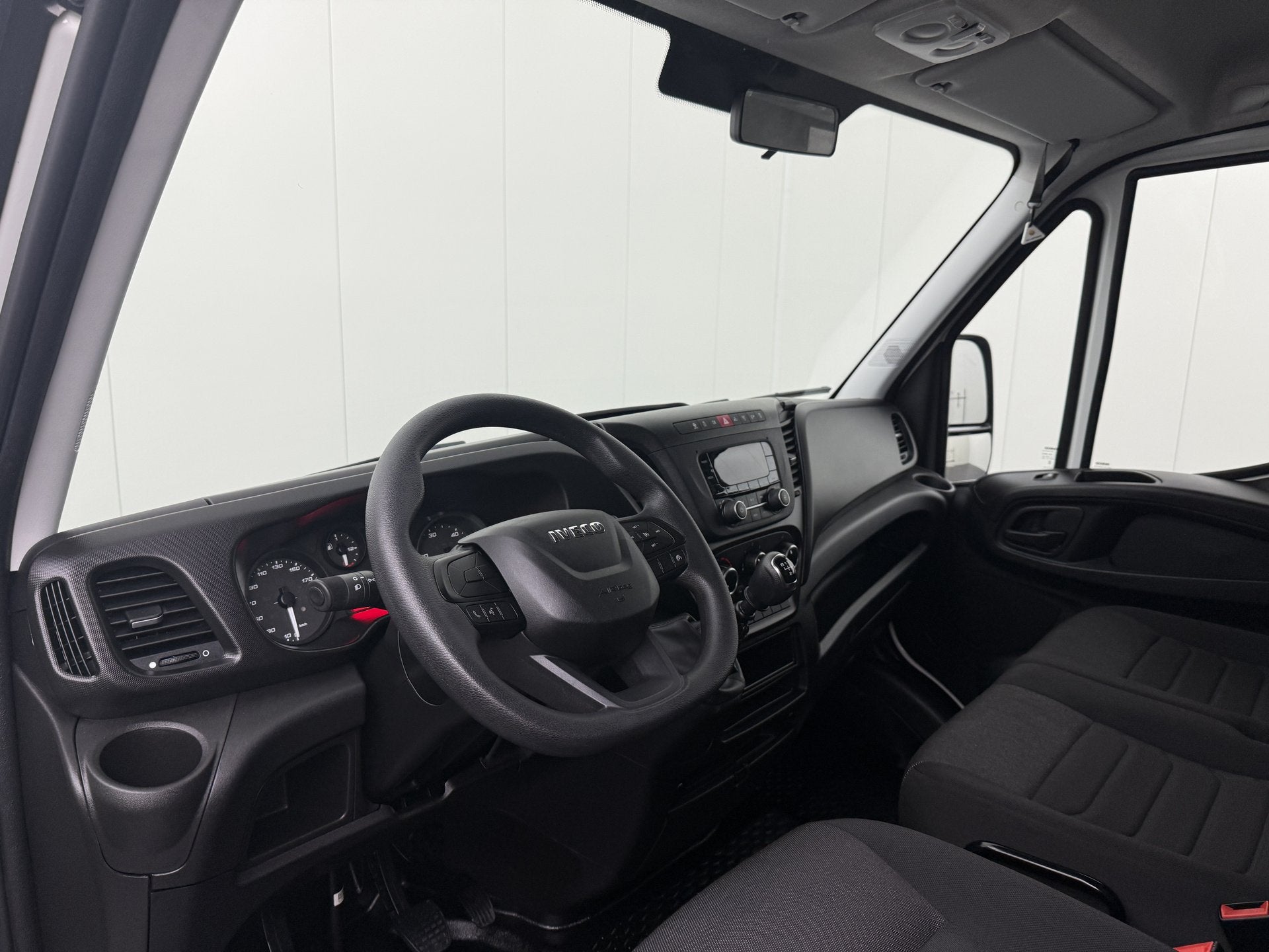 Iveco Daily 35C16 3.0 Bakwagen+Laadklep | Dakspoiler | Airco, Auto's, Stof, Gebruikt, Euro 6, 156 pk