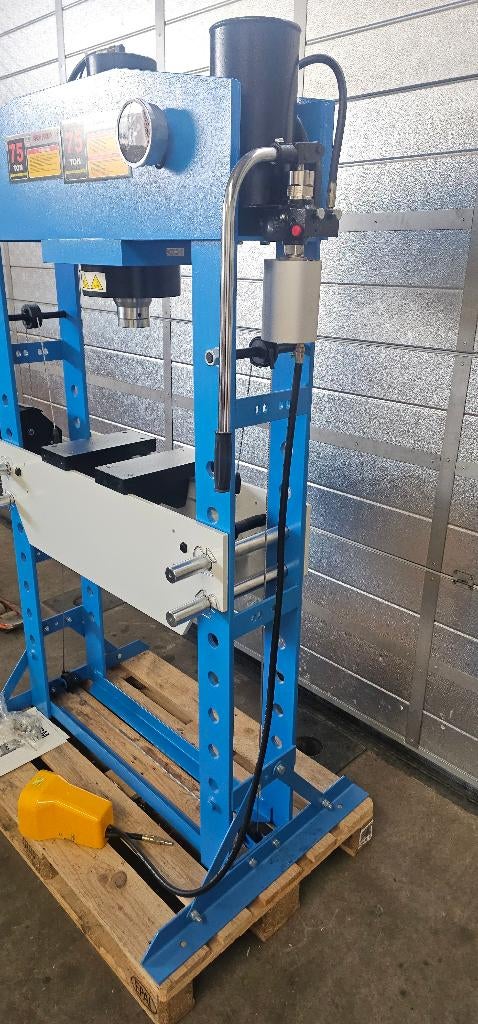 HBM Hydr/ Pneumatische Werkplaatspers - Raamwerkpers 75 ton, Ophalen of Verzenden, Zo goed als nieuw