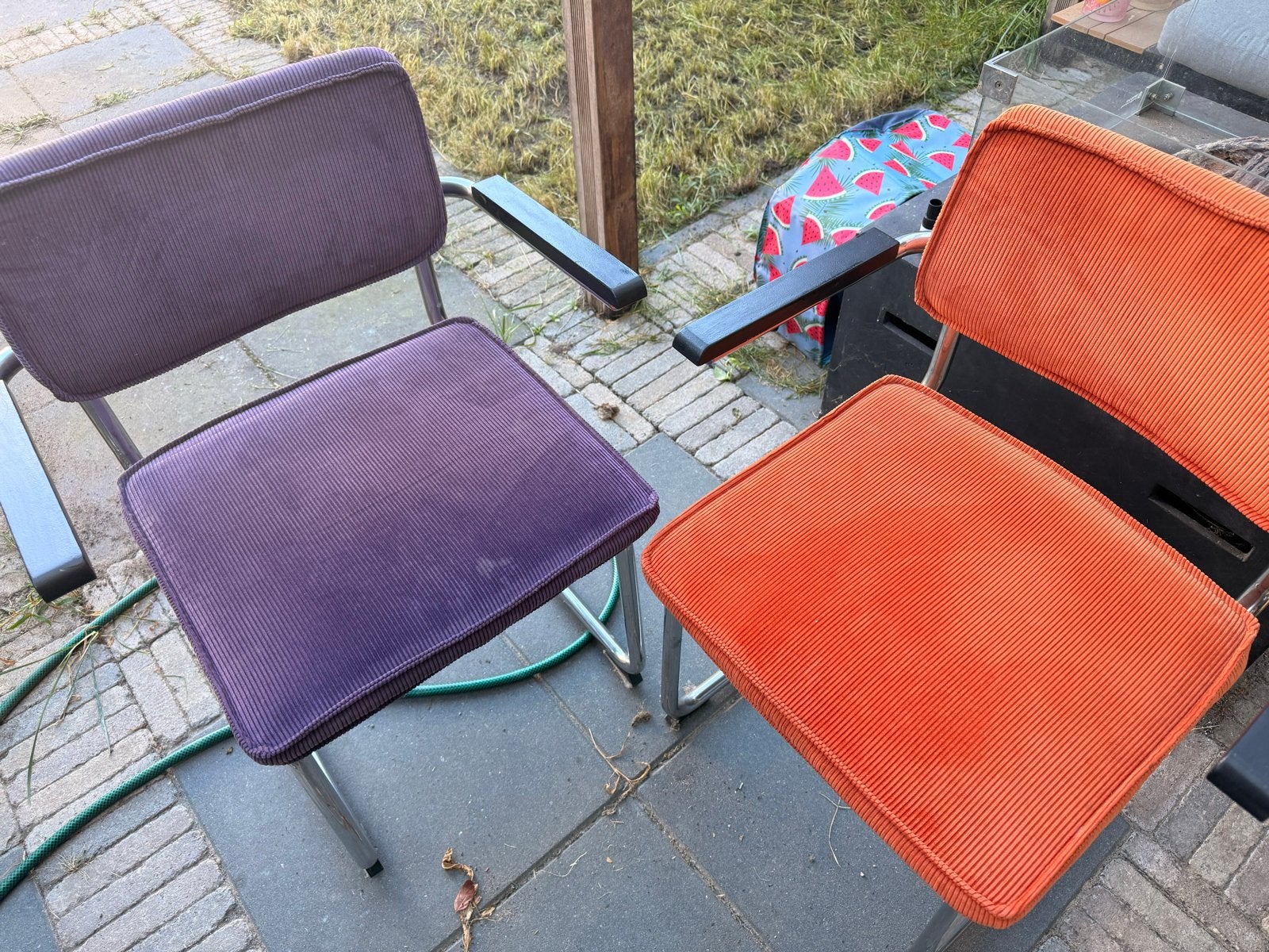 6 eetkamerstoelen: 3 paars, 3 oranje - Gebruikt