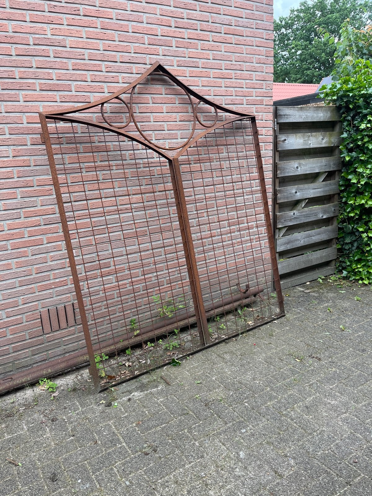 Antiek IJzeren Hekwerk met 2 palen, Ophalen, Met poort, Gebruikt, Sierhekwerk