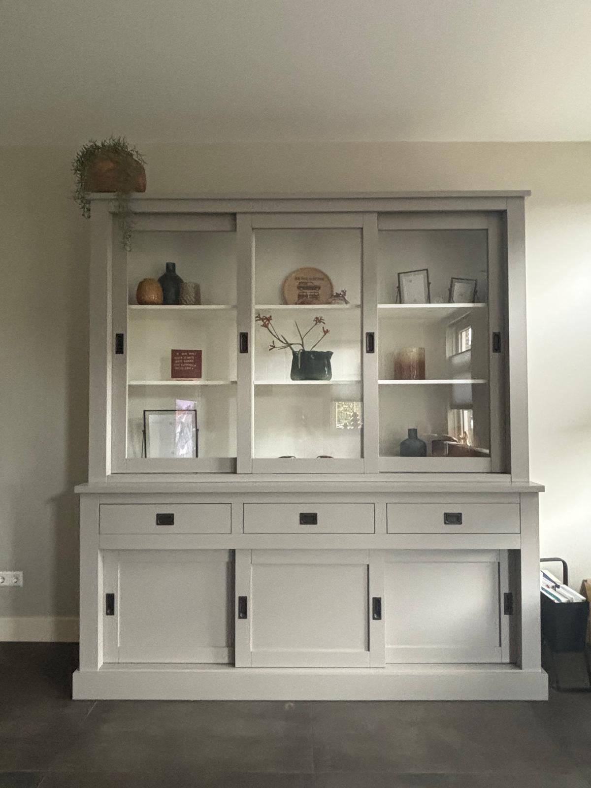 Buffetkast nieuwstaat taupe / crème wit, Huis en Inrichting, Ophalen of Verzenden, Zo goed als nieuw, 25 tot 50 cm, 200 cm of meer