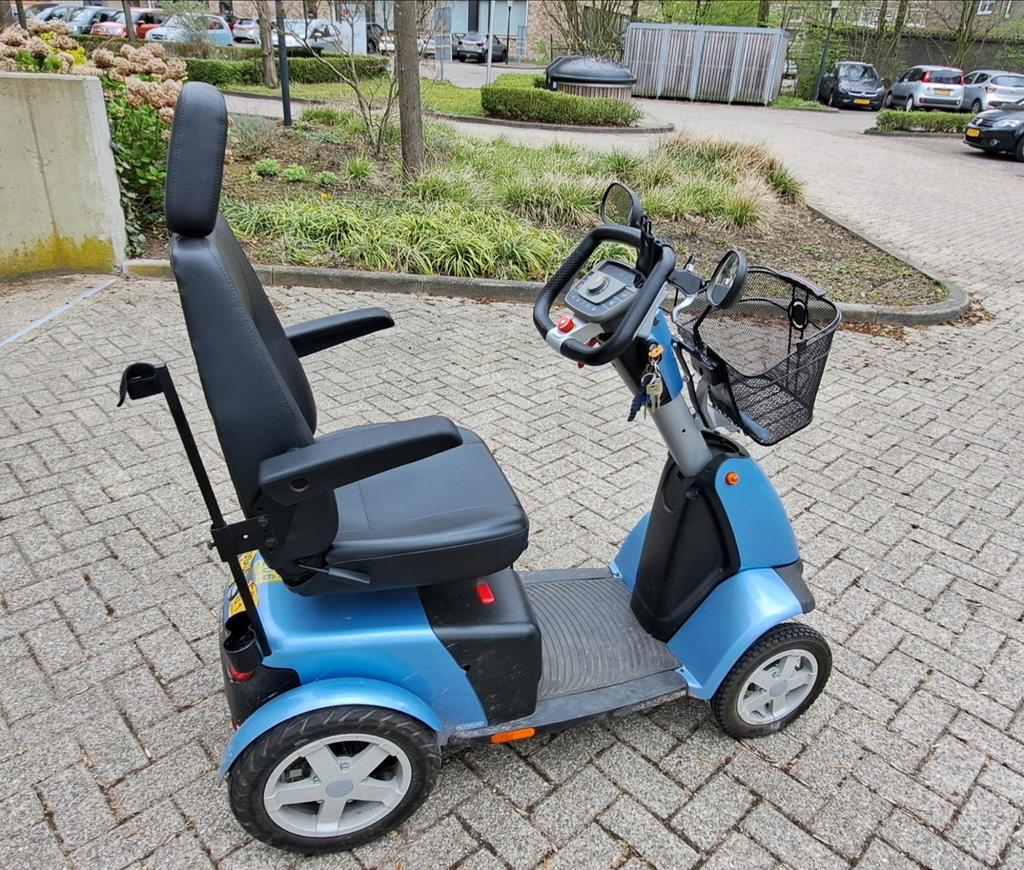 Nette 4-wiel scootmobiel (Trophy 6 blauw 4W), Gebruikt, Ophalen of Verzenden, 36 t/m 45 km, Sterling