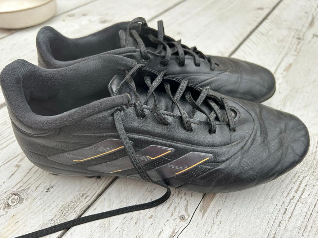 Voetbalschoenen Adidas zgan, Sport en Fitness, Ophalen, Maat XS of kleiner, Schoenen, Zo goed als nieuw