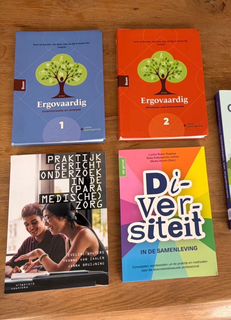 4 studie boeken.ergotherapie,(geen online omgeving!!), Ophalen of Verzenden, Beta, Zo goed als nieuw, MBO