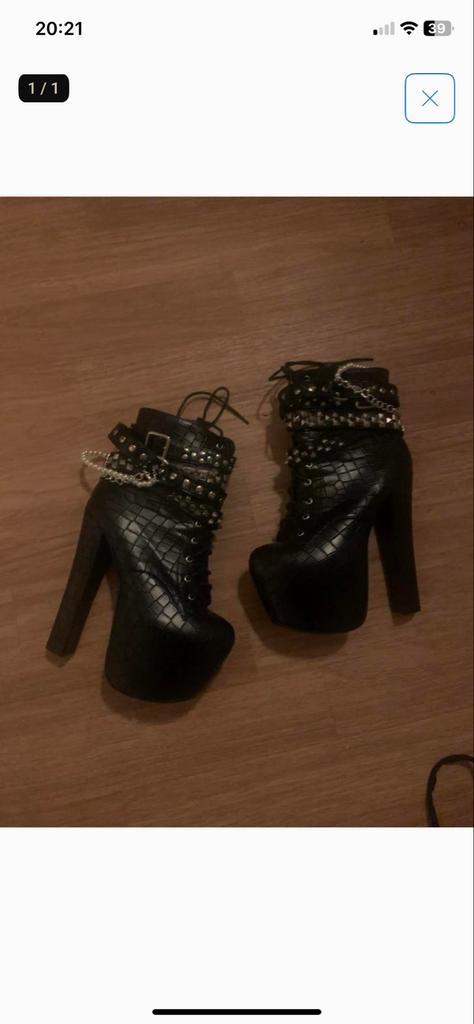 Zwarte plateau laarzen met studs en kettingen maat 37, Ophalen of Verzenden, Gedragen, Zwart, Schoenen met hoge hakken