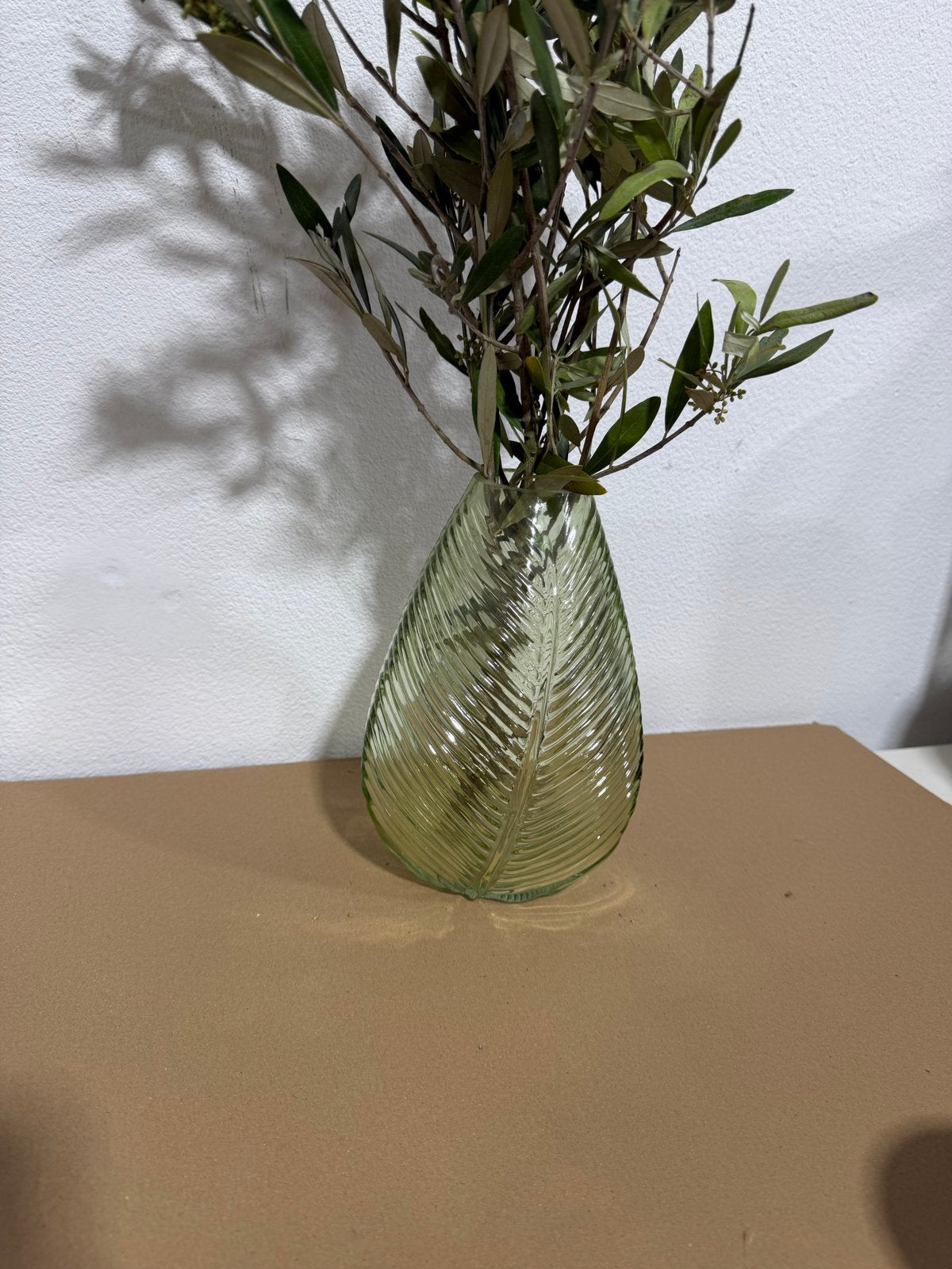 Glazen vaas in bladmotief - set van 2, Huis en Inrichting, Woonaccessoires | Vazen, Ophalen of Verzenden, Minder dan 50 cm, Groen