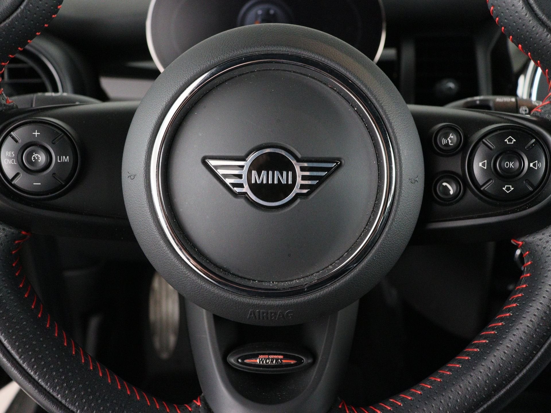 MINI 3-deurs Cooper Dalston Aut. (bj 2021, automaat), Dealer onderhouden, 136 pk, Gebruikt, Met garantie (alle)