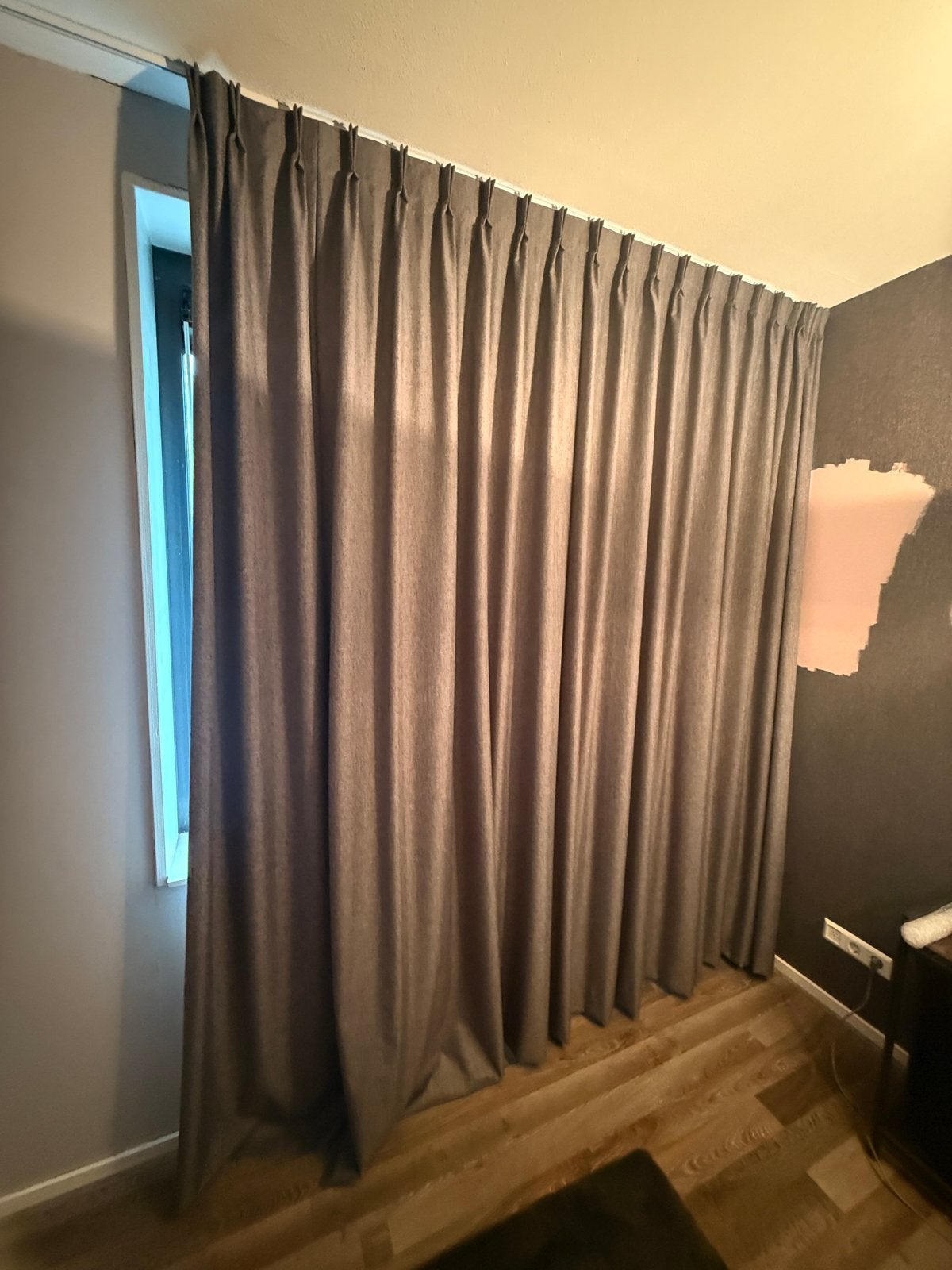Gordijn grijs verduisterend 230x255 cm, Ophalen, Overgordijn, Verduisterend, Zo goed als nieuw