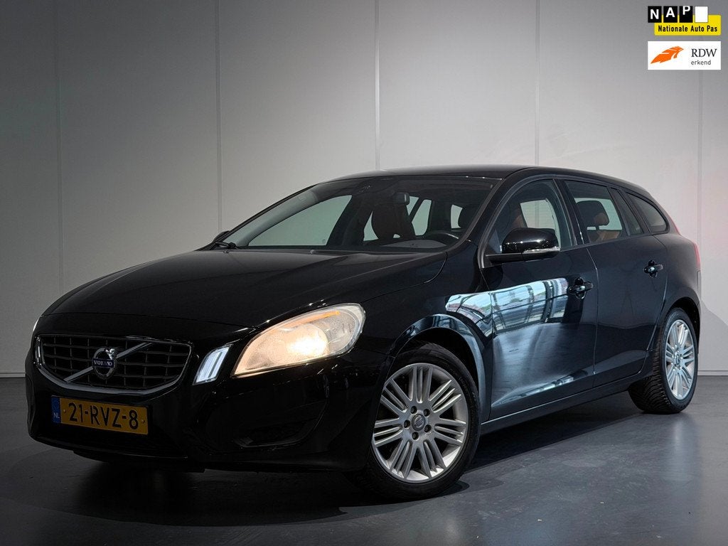 Volvo V60 1.6 T3 Kinetic /Clima/Cruise/PDC/NAVI/Leer/LMV, Auto's, Voorwielaandrijving, 15 km/l, Gebruikt, 4 cilinders