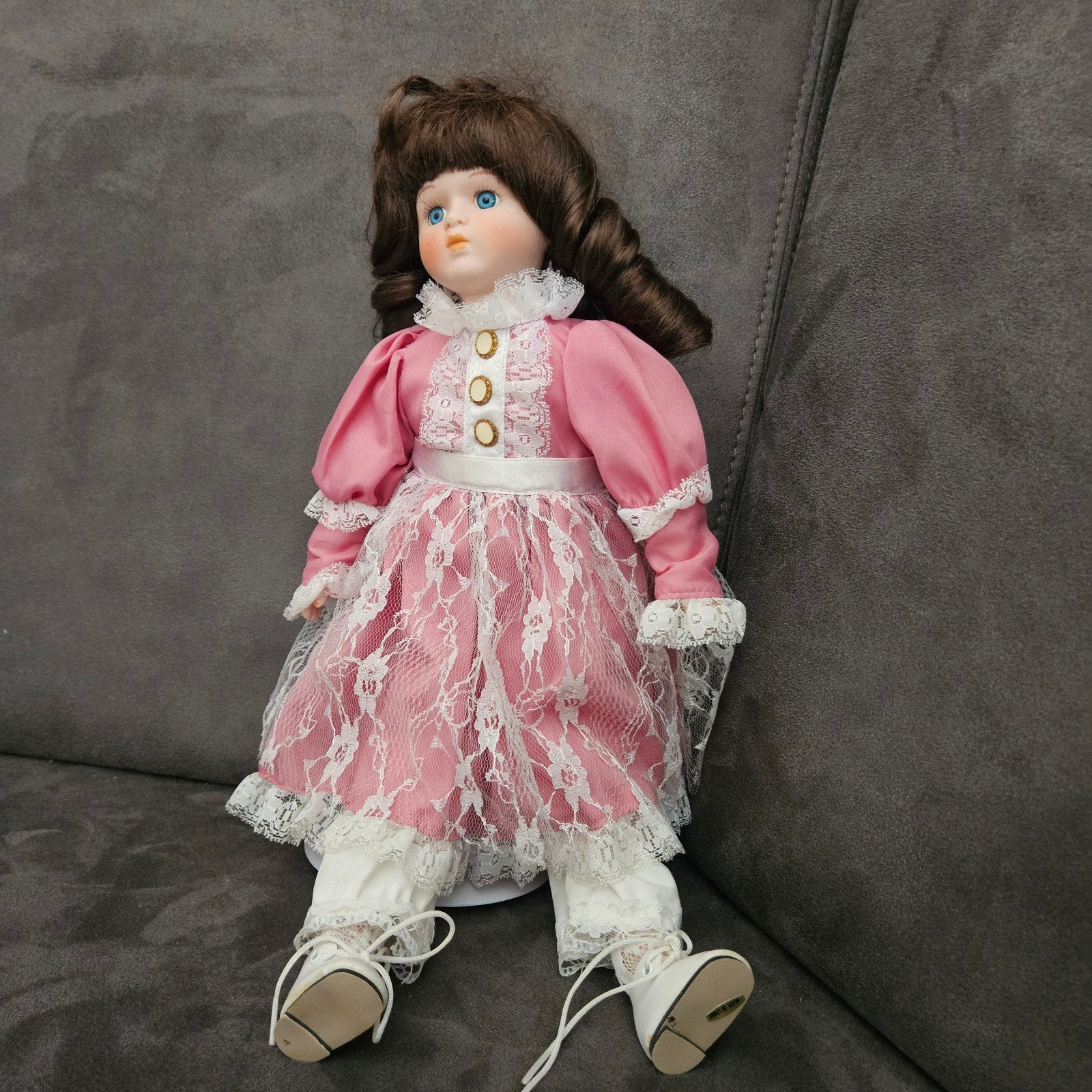 Vintage porseleinen pop in roze kanten jurk, Verzamelen, Ophalen, Gebruikt, Pop