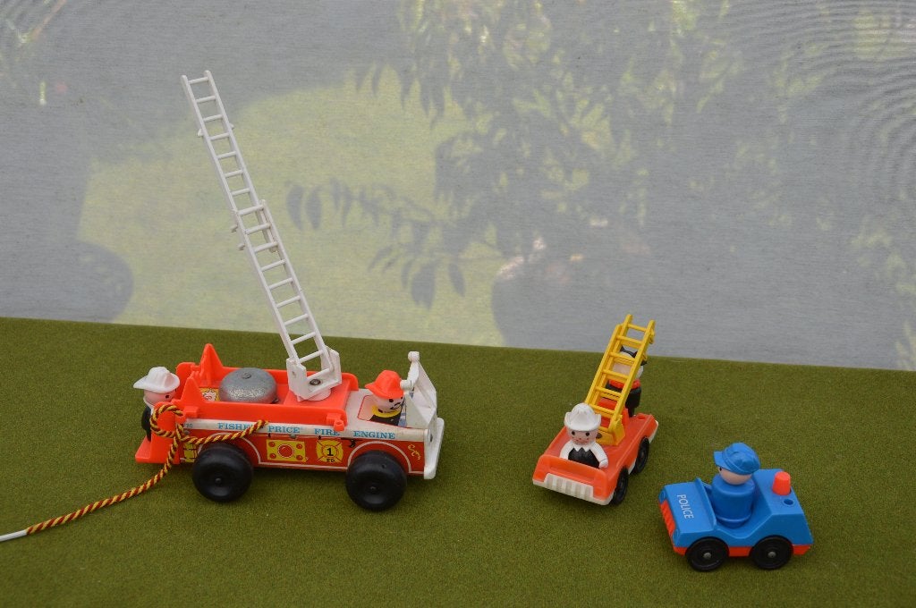 Vintage Fisher Price brandweerwagen 1968 made in USA + polit, Ophalen of Verzenden, Gebruikt, Speelset