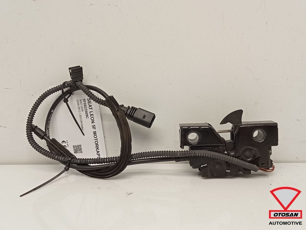 Seat Leon 5F Motorkapslot 5F0823509C