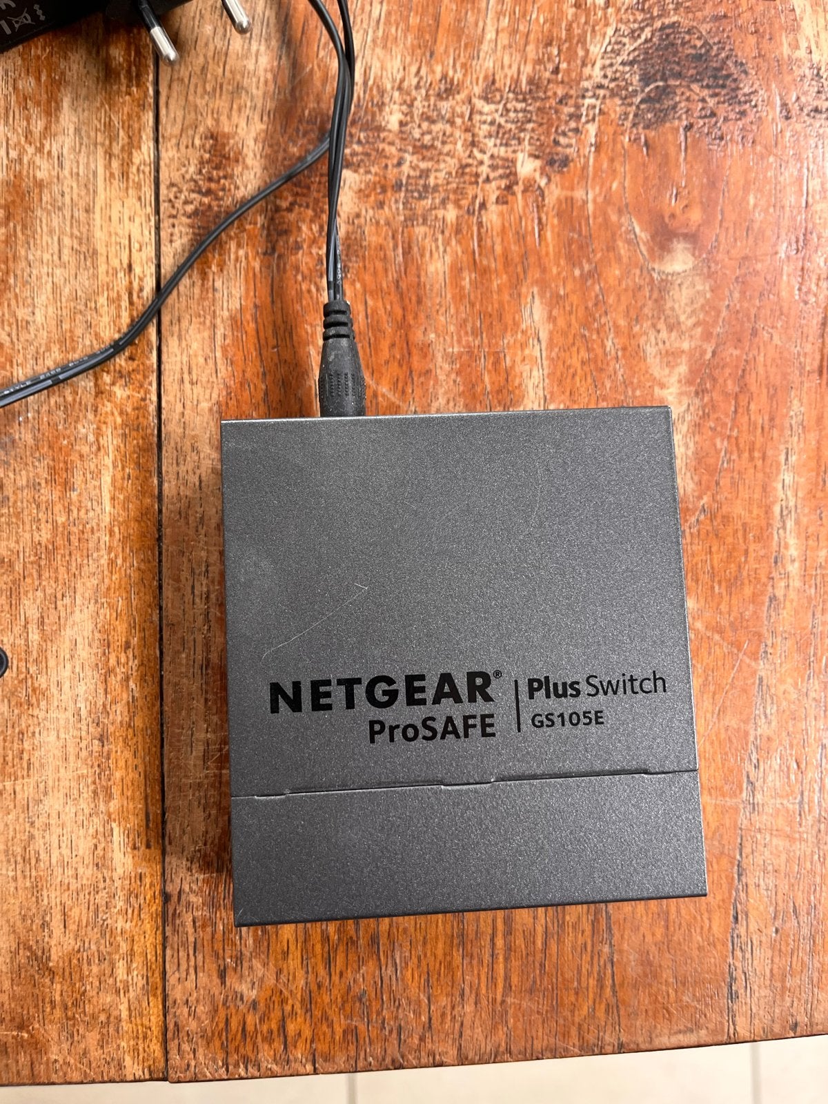 NETGEAR ProSAFE Plus Switch GS105E - 5-poorts Gigabit, Computers en Software, Ophalen of Verzenden, Gebruikt