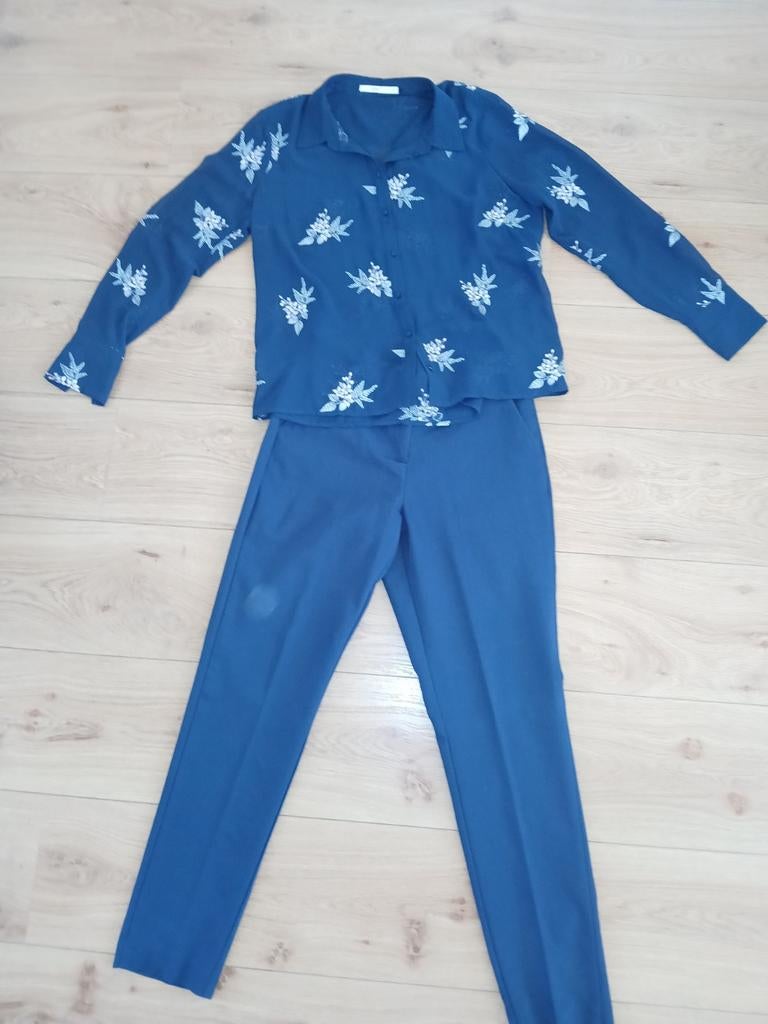Stijlvol Damespak: Blouse en Broek - Maat 40, Maat 38/40 (M), Kostuum of Pak, Blauw, Ophalen of Verzenden
