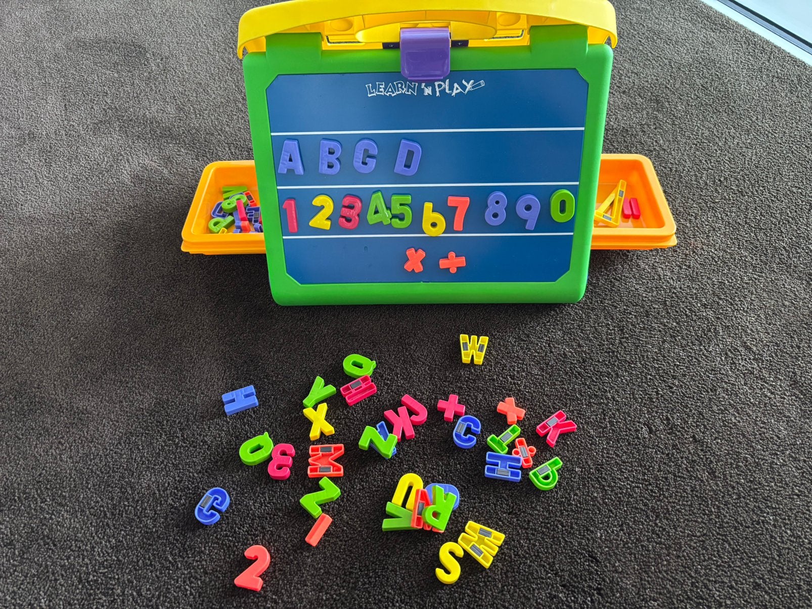 Learn ‘n play magnetisch letter en tekenbord., Kinderen en Baby's, Speelgoed | Educatief en Creatief, Ophalen of Verzenden, Gebruikt