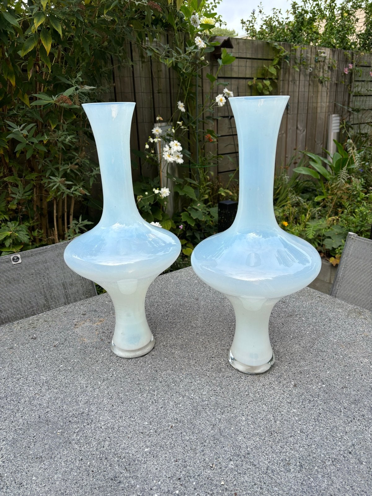 Set van 2 opaline glazen vazen, Ophalen, Wit, 53 cm, Glas