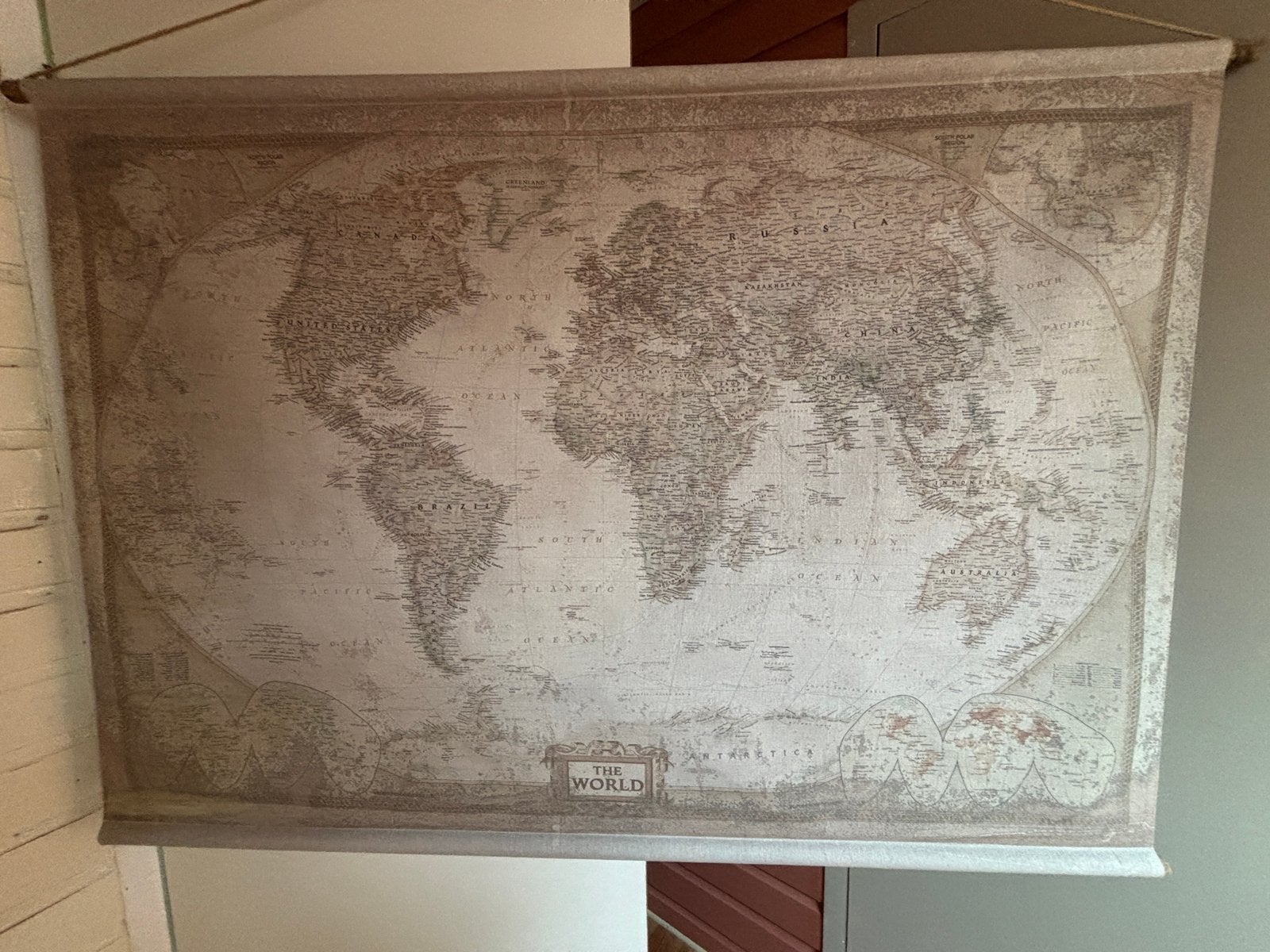 Groot wandkleed wereldkaart - 150x105 cm, Vintage, Zo goed als nieuw, Met ophangsysteem, Ophalen