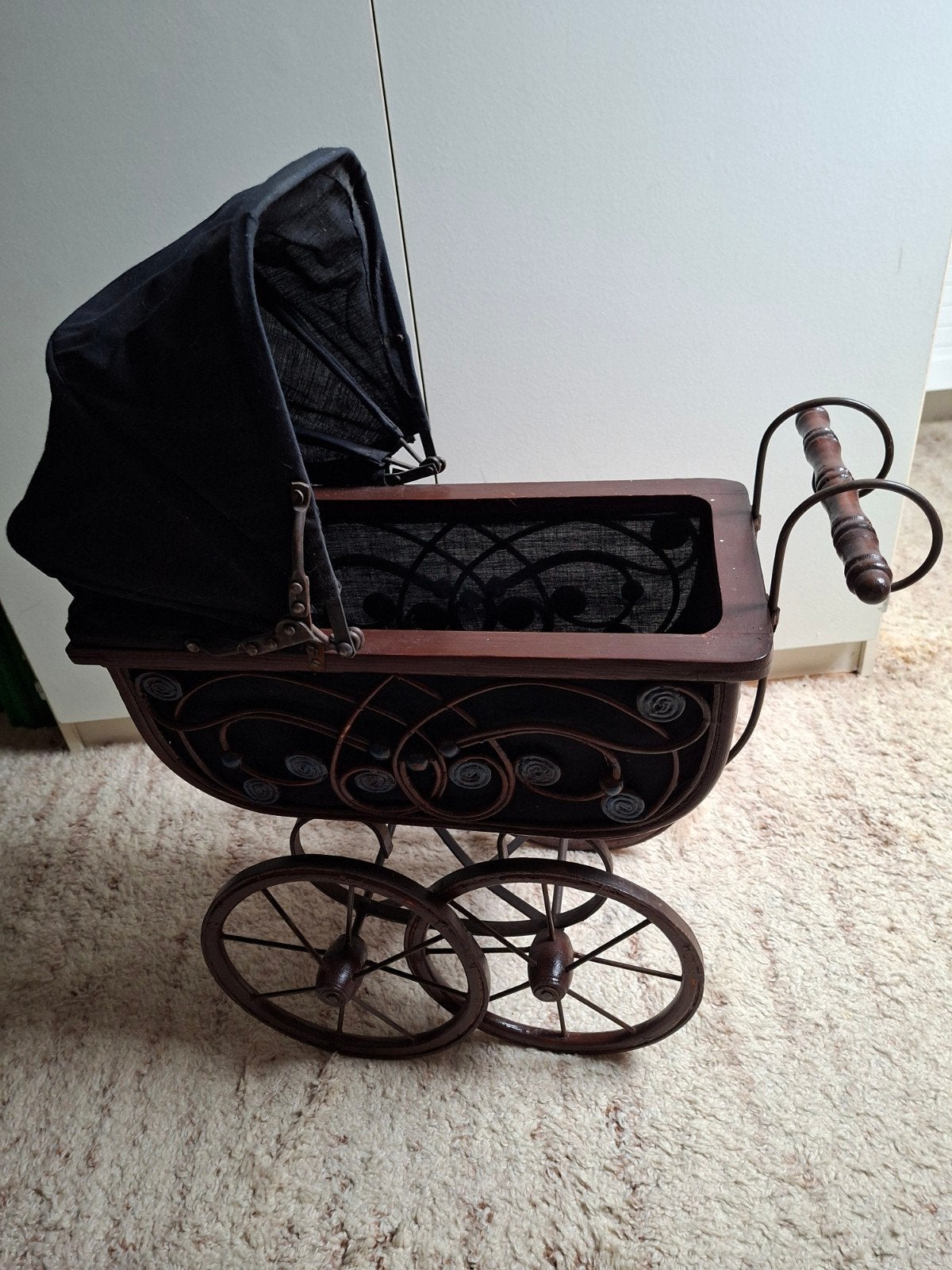 Vintage poppenwagen, in goede staat te koop ivm verhuizing., Antiek en Kunst, Antiek | Speelgoed, Ophalen