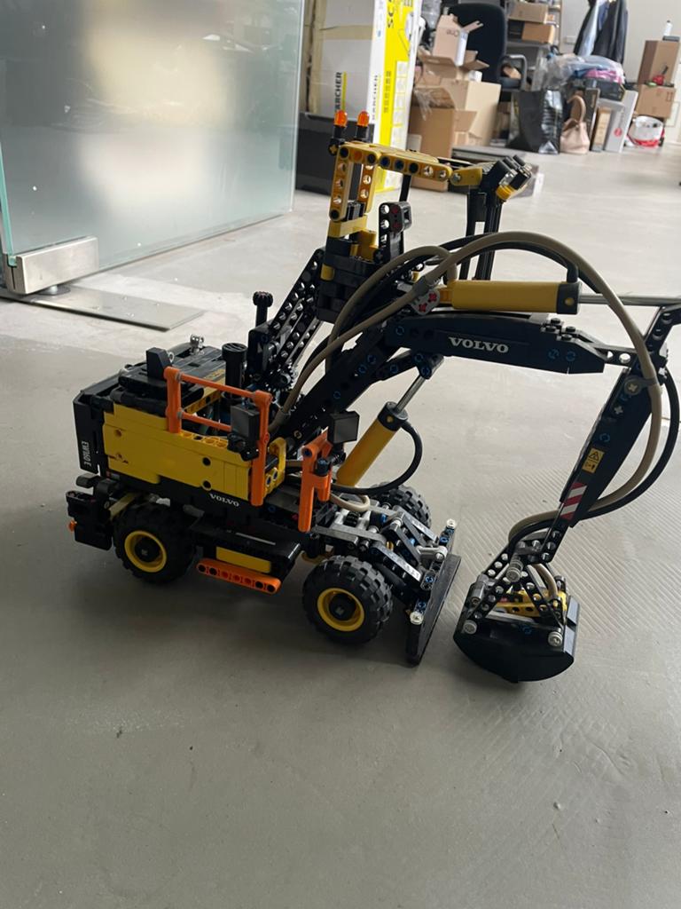 Lego technic volvo graafmachine, Ophalen of Verzenden, Zo goed als nieuw