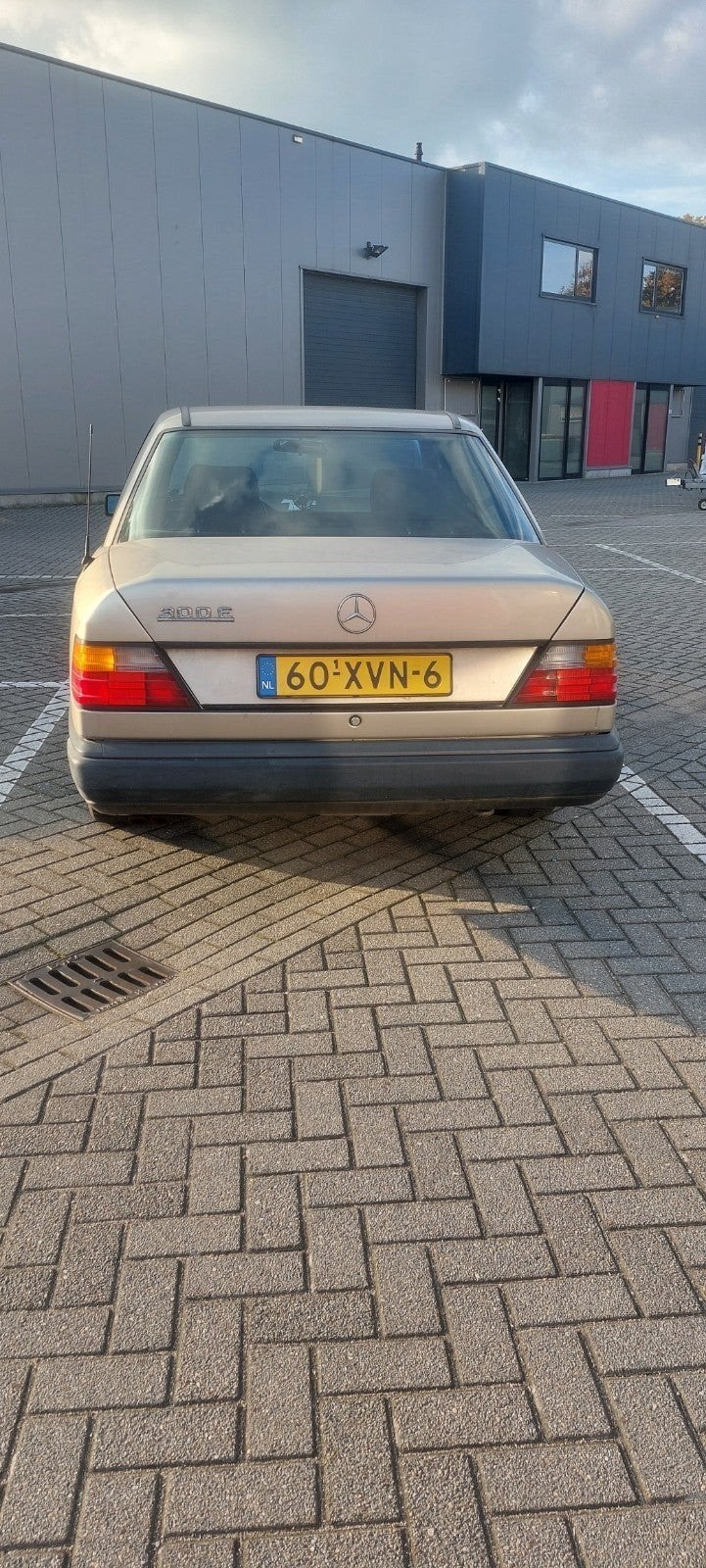 Mercedes-Benz  300 E AUT K6 1986 Grijs, Auto's, Automaat, Achterwielaandrijving, 1338 kg, 179 pk
