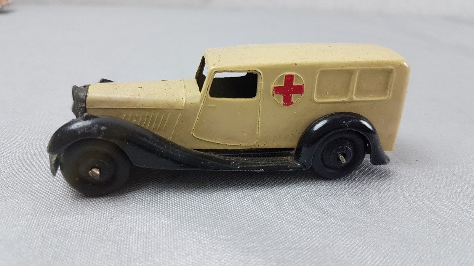 Vintage Dinky Toys Ambulance 703 - Made in England, Ophalen of Verzenden, Gebruikt, Overige typen