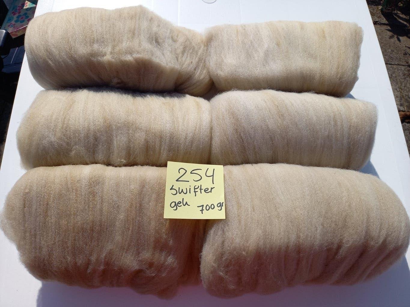 nr 254 Gekaarde ongewassen Swifter wol - 700 gram, Hobby en Vrije tijd, Ophalen of Verzenden, Nieuw