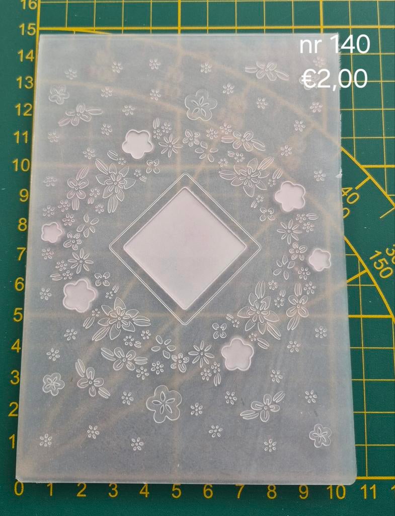 nr 140  Embossing mal met bloemenpatroon, Hobby en Vrije tijd, Stempelen, Gebruikt, Overige typen, Ophalen of Verzenden