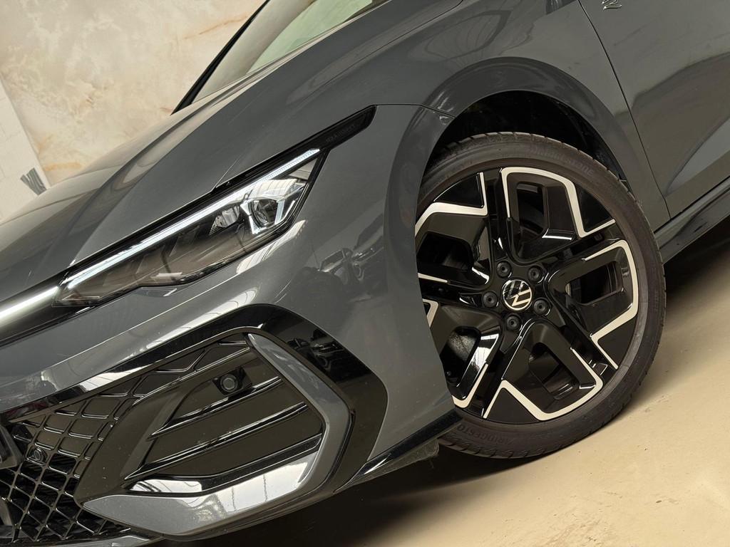 Volkswagen Golf 1.5 eTSI R line / Pano / H&k /, Auto's, Stof, 4 cilinders, 150 pk, Bedrijf