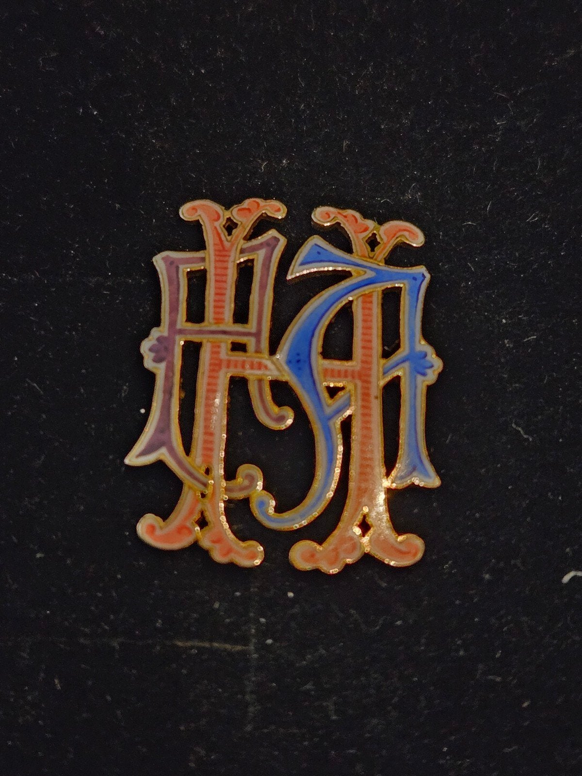 19e eeuwse emaille monogram ontworpen met de letters HPA., Overige materialen, Gebruikt, Overige kleuren, Minder dan 4 cm