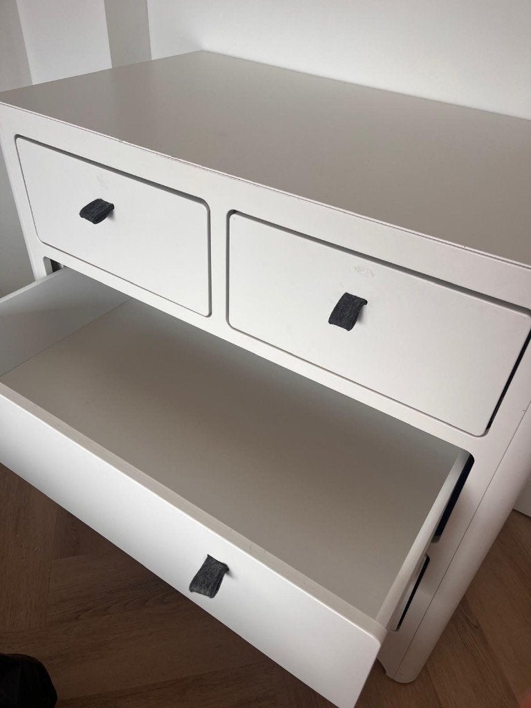Foto 3 van Leander Classic Commode Wit met Grijze Vilten Handvaten