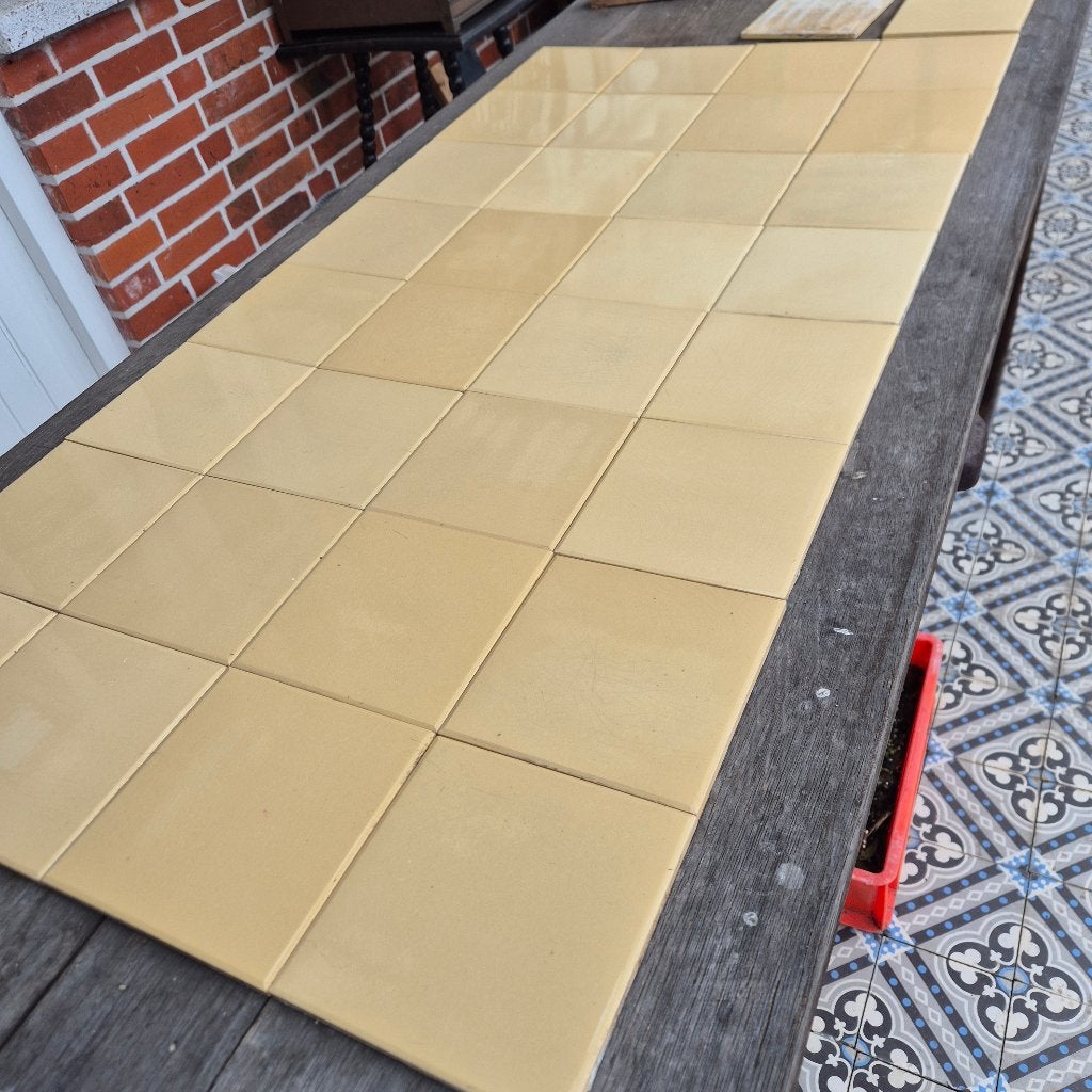 > 30m2 Antieke warm gele wandtegels klein facetrandje 15x15, Ophalen