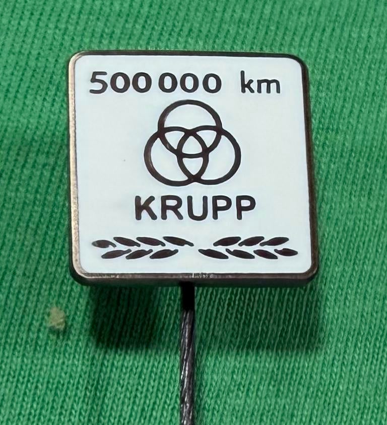 Speldje Krupp 500000 km wit emaille, Verzamelen, Ophalen of Verzenden, Zo goed als nieuw, Overige onderwerpen