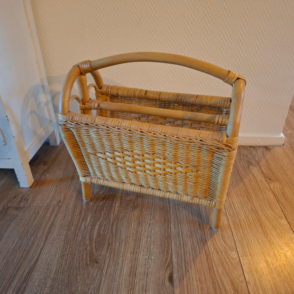 Rotan tijdschriftenrek lectuurbak krantenmand, Ophalen of Verzenden