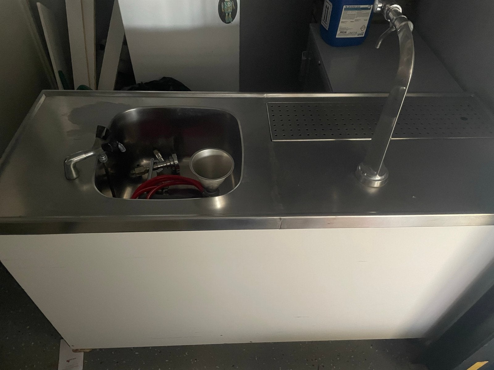 Verrijdbar barretje/ Horeca Tapinstallatie met Spoelbak, Ophalen, Gebruikt