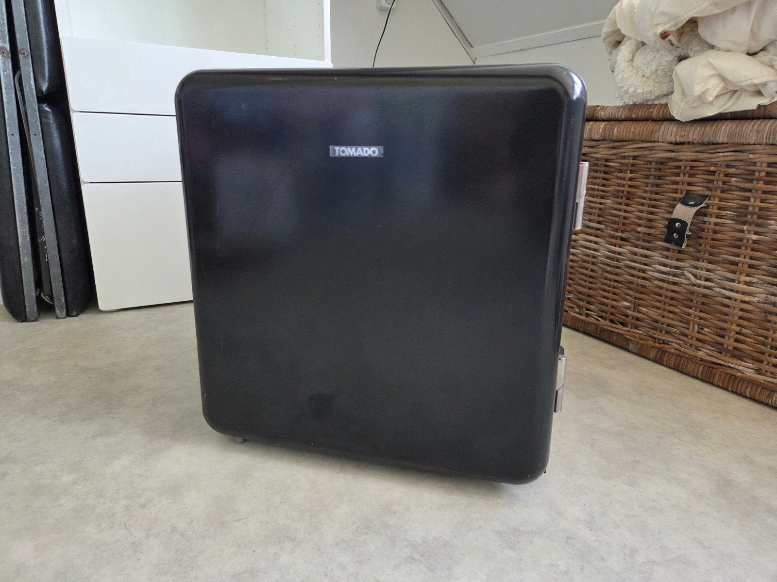 Tomado mini koelkast TRM 4701B, Witgoed en Apparatuur, Koelkasten en IJskasten, Ophalen, Zonder vriesvak, Minder dan 75 liter
