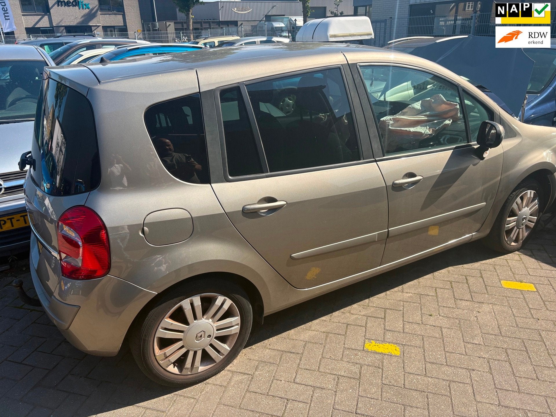 Renault Grand Modus 1.6-16V Dynamique Automaat VOORSCHADE, Auto diversen, Schadeauto's, Automaat, Renault, Beige, 1598 cc