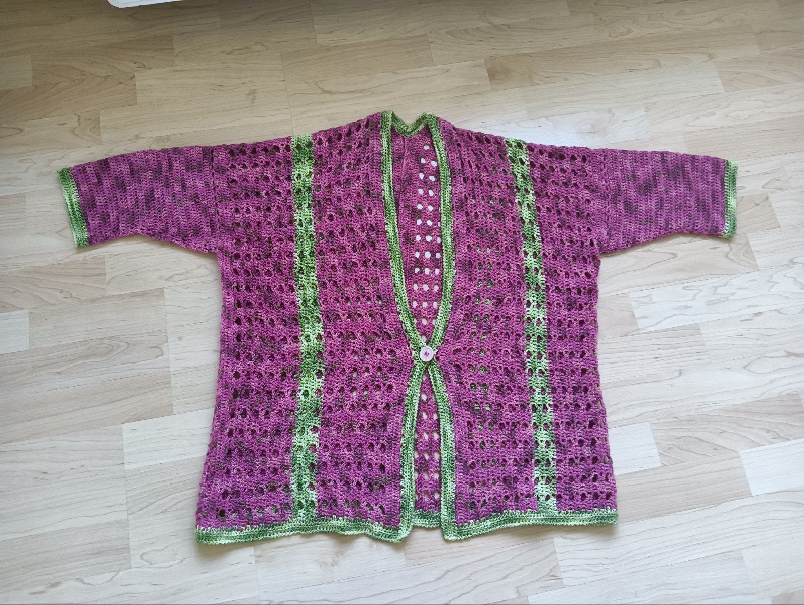 Gehaakt vest in roze/paars met groen accent, Maat 38/40 (M), Meerkleurig, Ophalen of Verzenden, Zo goed als nieuw