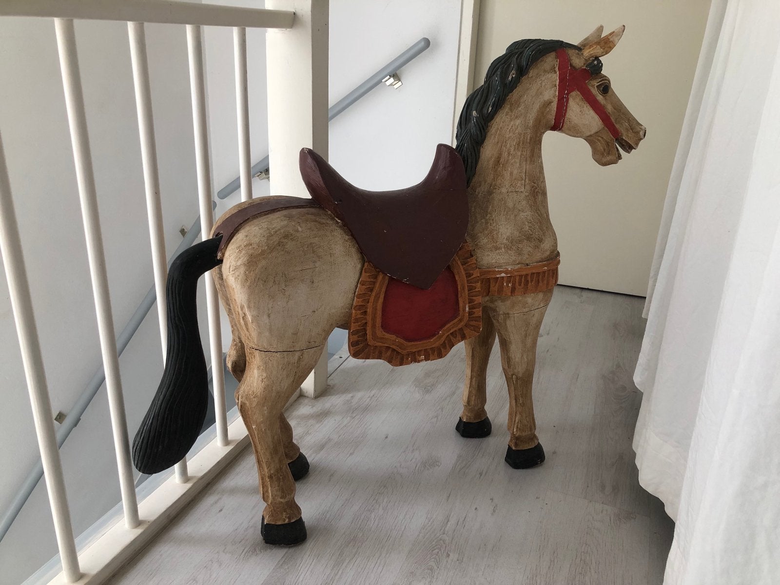 Antiek houten carrousel paard, Ophalen