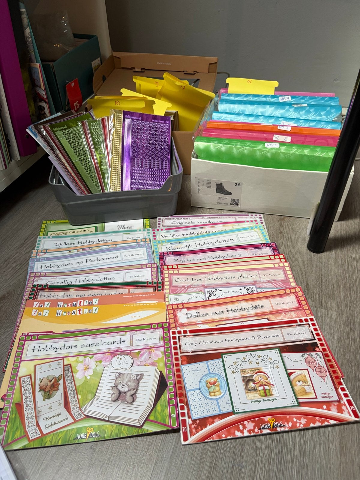 Grote collectie Hobbydots, 3D vellen, boeken en meer, Handgemaakt, Meerkleurig, Zo goed als nieuw, Papier of Karton