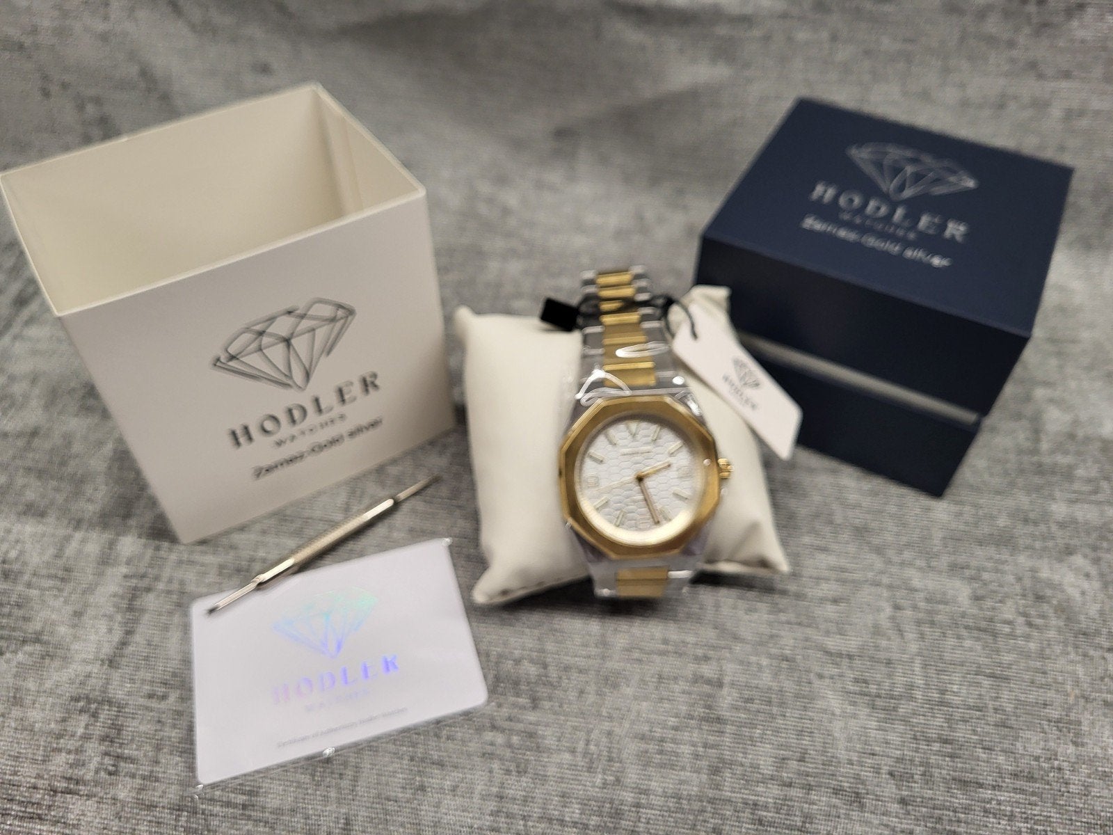 HODLER WATCHES
Zernez-Gold silver Heren Horloge, Sieraden, Tassen en Uiterlijk, Horloges | Heren, Ophalen of Verzenden, Nieuw